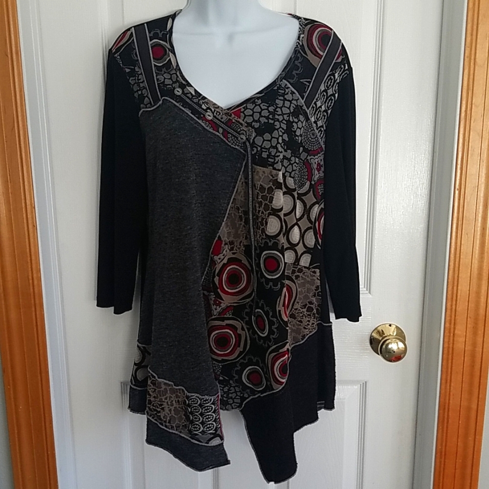 Bali Black Gray and Red Patterned Asymmetric Tunic Top
